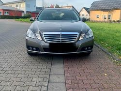 Grau Gebraucht 2010 Mercedes E200 Avantgarde Kombi | 10.900 € (Fairer Preis)