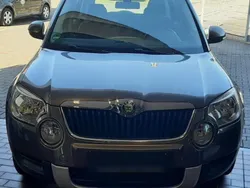 Braun Gebraucht 2011 Skoda Yeti SUV | 4.900 €