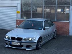 Silber Gebraucht 2004 BMW 320 M Sport Limousine | 4.700 €
