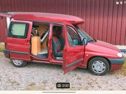 Rot Gebraucht 2001 Citroën Berlingo Van / Kleinbus | 5.250 €