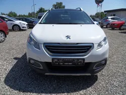 Weiß Gebraucht 2015 Peugeot 2008 Style SUV | 4.900 €