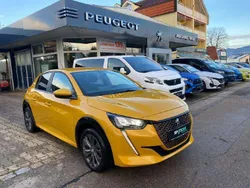 Gelb Gebraucht 2021 Peugeot e-208 Active Kleinwagen | 15.900 € (Fairer Preis)