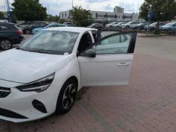 Weiß Gebraucht 2021 Opel Corsa-e Elegance Kleinwagen | 13.900 € (Guter Preis)