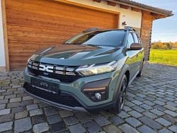 Staubgrau Gebraucht 2024 Dacia Jogger Extreme Van / Kleinbus | 18.900 € (Guter Preis)