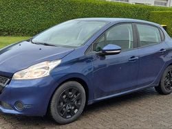 Violet Gebraucht 2015 Peugeot 208 Kleinwagen | 3.850 €