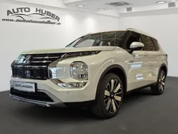 White metallic Neu 2025 Mitsubishi Outlander P-HEV Intro Edition SUV | 52.790 €