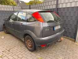 Blau Gebraucht 2001 Ford Focus Kleinwagen | 1.200 € (Fairer Preis)