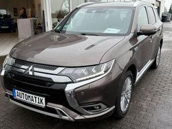 Braun Gebraucht 2018 Mitsubishi Outlander P-HEV Top SUV | 22.490 € (Fairer Preis)