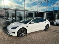 Weiß Gebraucht 2022 Tesla Model 3 Standard Range Plus Limousine | 25.990 € (Guter Preis)