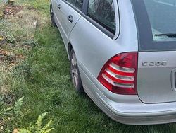 Silber Gebraucht 2005 Mercedes C200 Kombi | 1.400 €
