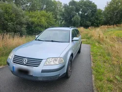 Blau Gebraucht 2001 VW Passat Kombi | 1.300 € (Fairer Preis)