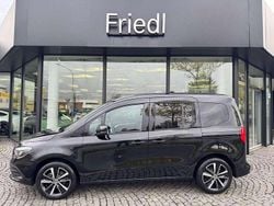 Lackfarbe loparitschwarz metal Gebraucht 2024 Mercedes 180 Limousine | 30.750 € (Fairer Preis)