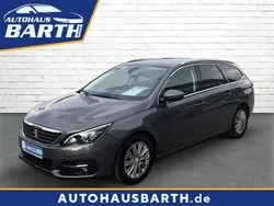 Grau Gebraucht 2021 Peugeot 308 Allure Kombi | 16.950 € (Fairer Preis)