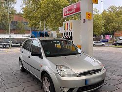 Silber Gebraucht 2003 Ford Fiesta Limousine | 1.200 €