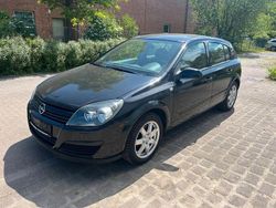 Schwarz Gebraucht 2005 Opel Astra Edition Limousine | 2.990 € (Teuer)