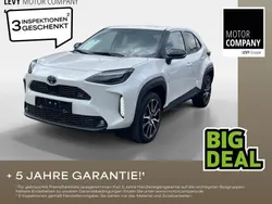 Weiss Gebraucht 2023 Toyota Yaris Cross Sport SUV | 27.498 € (Fairer Preis)
