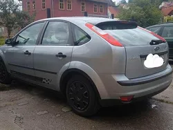 Grau Gebraucht 2005 Ford Focus Ambiente Limousine | 1.900 € (Guter Preis)
