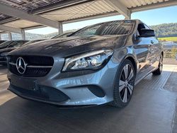 Grau Gebraucht 2017 Mercedes CLA220 Shooting Brake Night Kombi | 21.990 € (Fairer Preis)