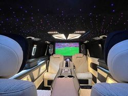 Schwarz Gebraucht 2023 Mercedes Vito Premium Van / Kleinbus | 75.000 €