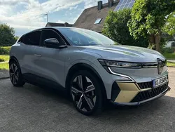 Grau Gebraucht 2022 Renault Mégane Iconic Limousine | 21.890 € (Fairer Preis)
