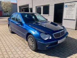 Blau Gebraucht 2001 Mercedes C200 Avantgarde Limousine | 1.990 € (Guter Preis)