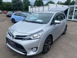 Silber Gebraucht 2018 Toyota Verso Edition-S Van / Kleinbus | 16.500 € (Fairer Preis)