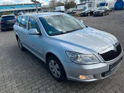 Silber Gebraucht 2013 Skoda Octavia Active Kombi | 3.100 € (Superpreis)