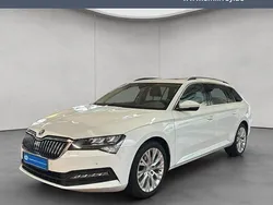 Weiß met. Gebraucht 2022 Skoda Superb Ambition Kombi | 20.590 € (Fairer Preis)