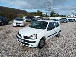 Weiß Gebraucht 2009 Renault Clio II Authentique Kleinwagen | 2.399 € (Guter Preis)