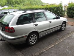 Silber metallic Gebraucht 2000 Volvo V40 Kombi | 950 €