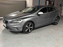 Osmium grey / metallic Gebraucht 2017 Volvo V40 R-Design Kombi | 15.499 € (Fairer Preis)