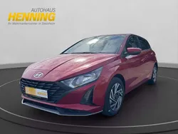 Dragon red / met Neu 2025 Hyundai i20 Limousine | 19.290 € (Fairer Preis)