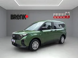 Bursting green Neu 2025 Ford Tourneo Courier Van / Kleinbus | 24.950 € (Superpreis)