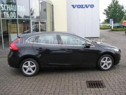 Schwarz metallic Gebraucht 2015 Volvo V40 Momentum Kombi | 22.890 €