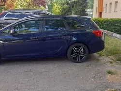 Blau Gebraucht 2011 Opel Astra Design Edition Kombi | 3.000 € (Etwas zu teuer)