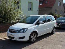 Weiß Gebraucht 2014 Opel Zafira Van / Kleinbus | 2.000 € (Superpreis)