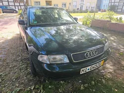 Grün Gebraucht 1995 Audi A4 Limousine | 2.299 €