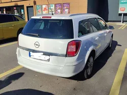Weiß Gebraucht 2009 Opel Astra Innovation Kombi | 3.500 € (Etwas zu teuer)