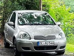 Grau Gebraucht 2004 Toyota Yaris Limousine | 1.100 € (Fairer Preis)