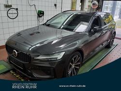 Grau platinum grey / metallic Gebraucht 2022 Volvo V60 Plus Kombi | 35.990 € (Fairer Preis)