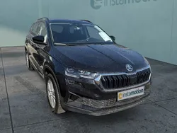 Schwarz Gebraucht 2024 Skoda Karoq Selection SUV | 35.110 € (Fairer Preis)