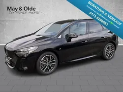 Black sapphire metallic Gebraucht 2024 BMW 218 Active Tourer Performance Van / Kleinbus | 38.880 € (Etwas zu teuer)