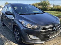 Grau Gebraucht 2015 Hyundai i30 Limousine | 7.700 € (Fairer Preis)