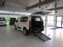 Weiß Gebraucht 2020 Citroën Berlingo Feel Van / Kleinbus | 31.900 €