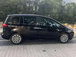 Schwarz Gebraucht 2017 Opel Zafira Edition Van / Kleinbus | 10.000 € (Etwas zu teuer)