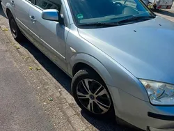 Silber Gebraucht 2005 Ford Mondeo Kombi | 2.100 €
