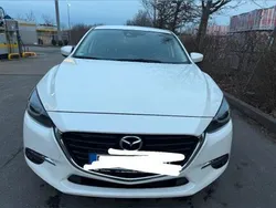 Weiß Gebraucht 2017 Mazda 3 Center-Line Limousine | 11.900 € (Fairer Preis)