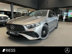 Grau Gebraucht 2025 Mercedes A200 AMG Limousine | 41.650 €