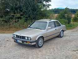 Beige Gebraucht 1987 BMW 325 Limousine | 12.000 €