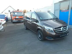 Braun Gebraucht 2017 Mercedes V250 Avantgarde Edition Van / Kleinbus | 38.800 € (Fairer Preis)